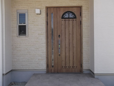 新築玄関ドアのサイズの選び方で将来のリフォームに影響が？