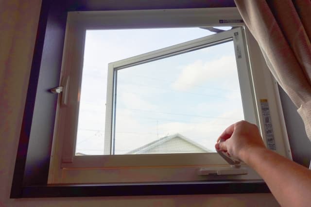 外開き窓の問題